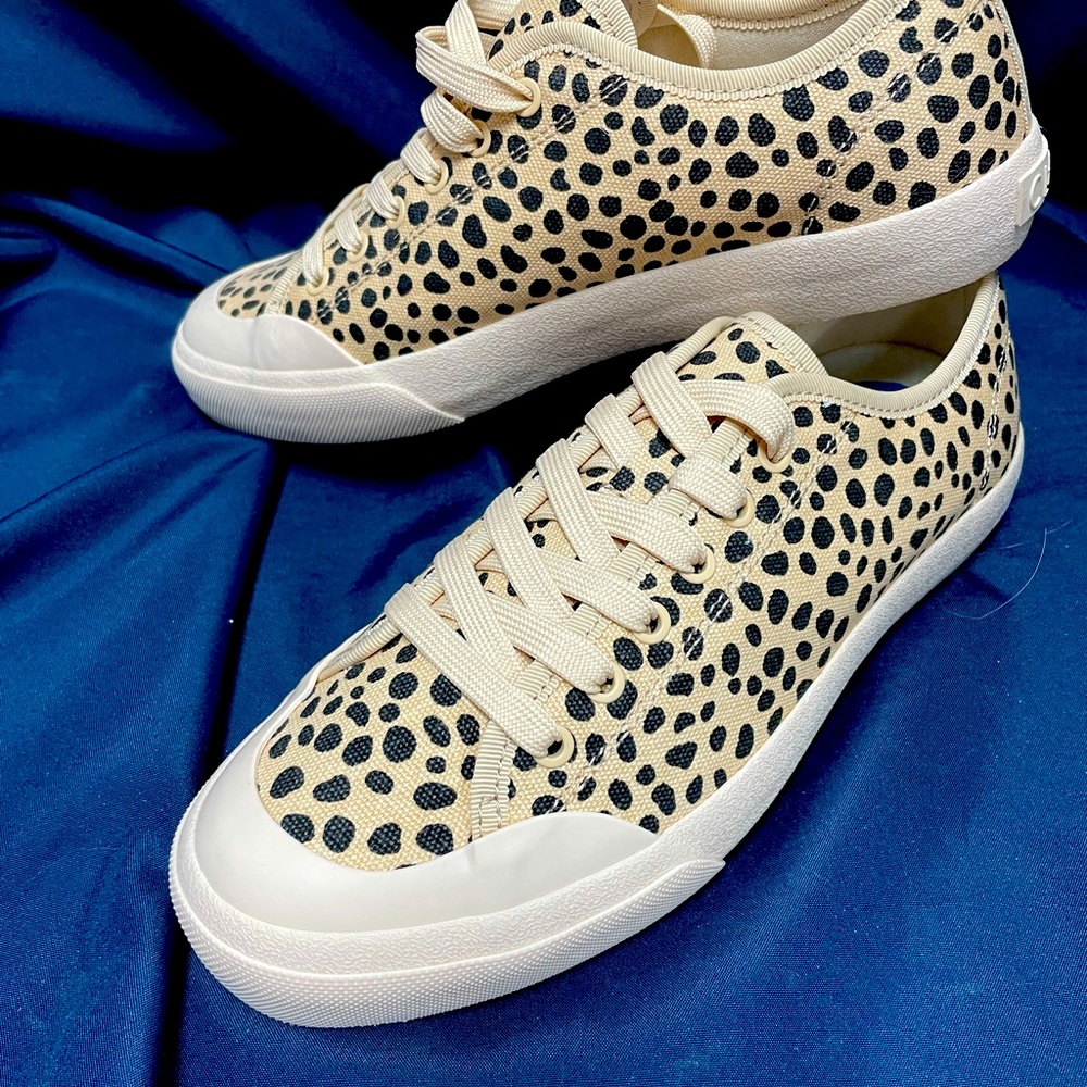 Dolce Vita Sneaker size 7.5